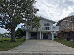 17603 1st St E, Redington Shores, FL 33708