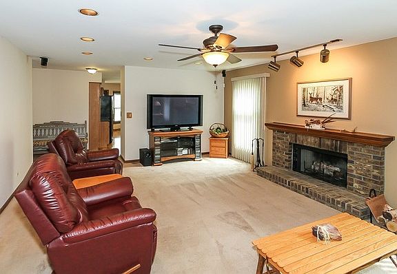 3rd image of 206 Schreiber Ave