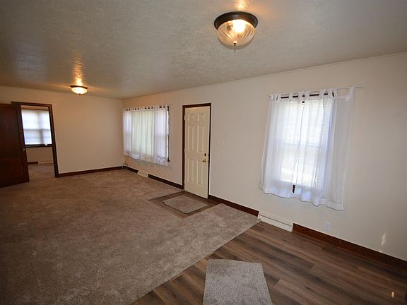 2nd image of 1701 S Helen St