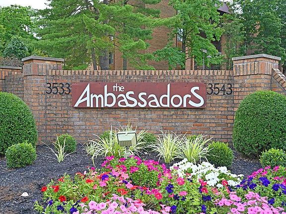 3rd image of 3543 Amberacres Dr Suite 208