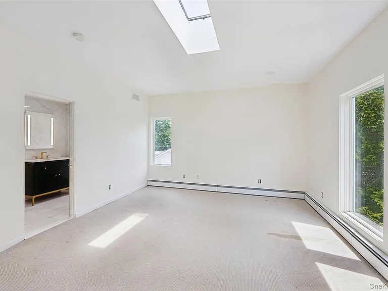 67 Parkway Dr — Photo 42