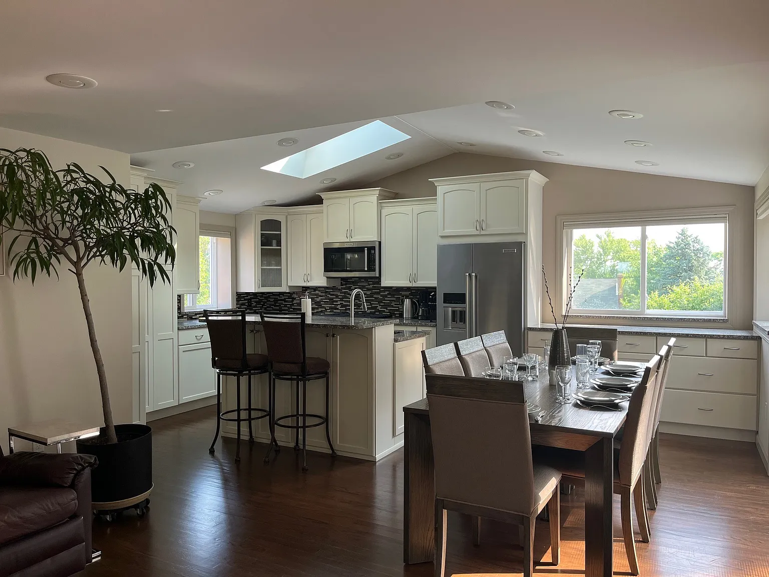 3 bed, $3,650 — Photo 4