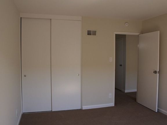 5th image of 400 Richmond Dr #9