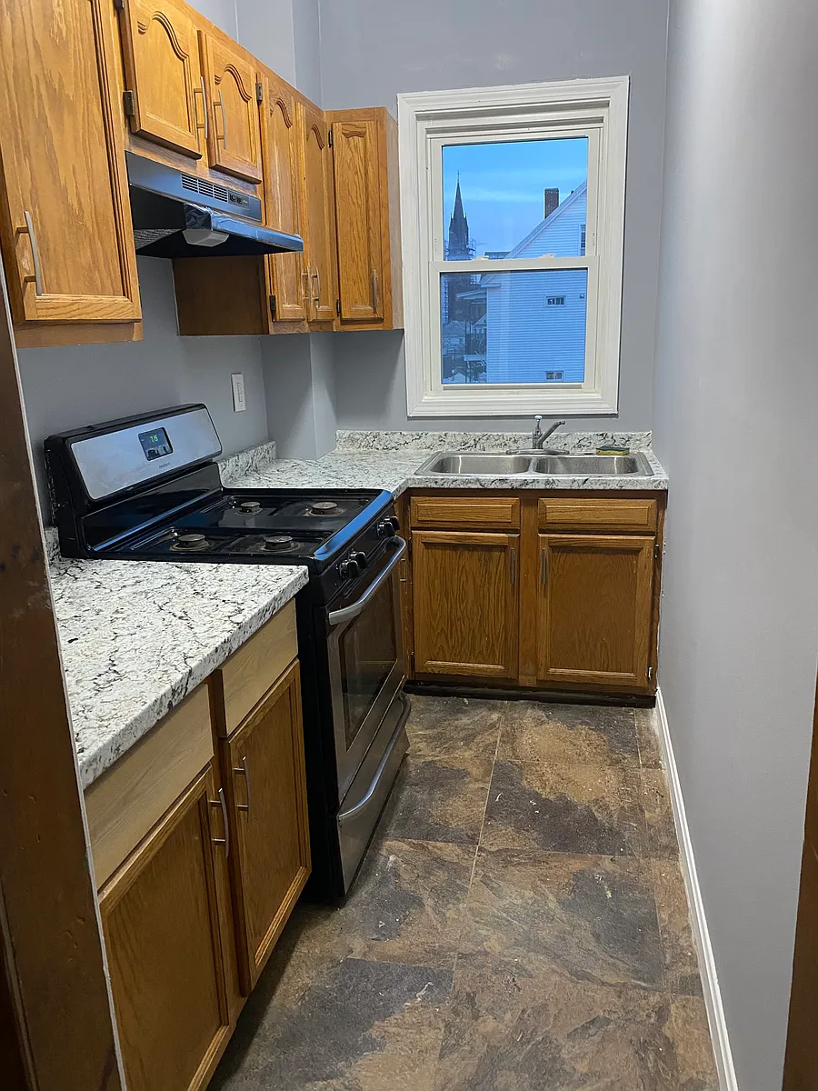 Photo 1 of 5 - 228 Collette St #3 - New Bedford, MA Primary Photo - 228 Collette St #3