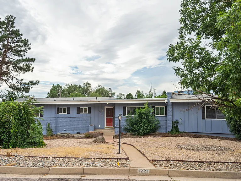 1221 Mount View Ln — Photo 1