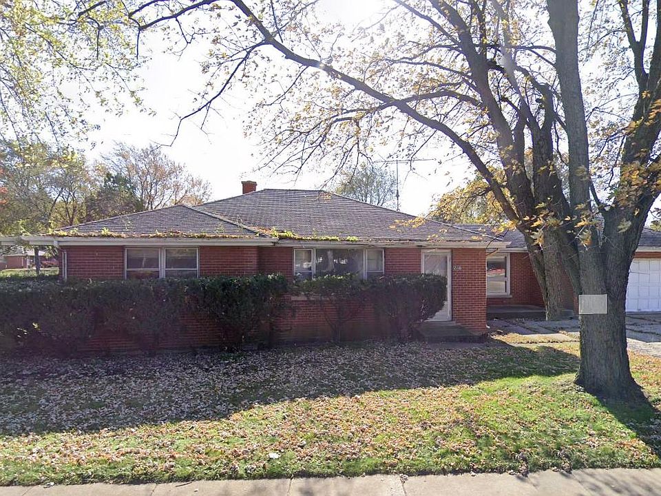 1st image of 210 E Lake St