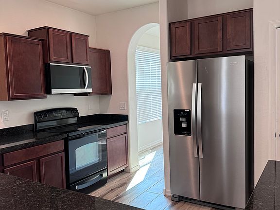 5th image of 900 S Brewer Dr
