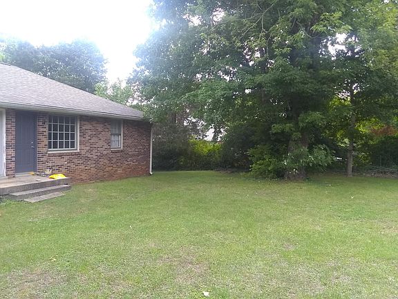 Huge back yard perfect for friends four legged and two