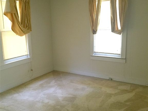 5th image of 4713 Poinsetta Ave
