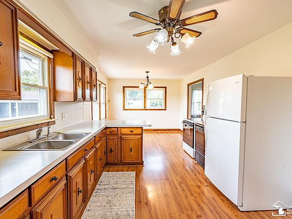 3rd image of 5848 Leroux Rd