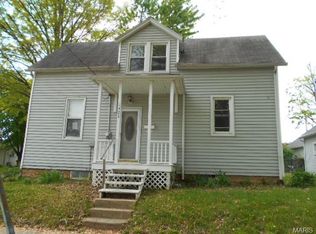 1420 8th St, Highland, IL 62249