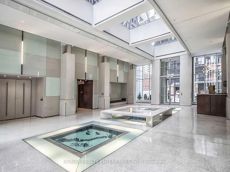 250 Wellington St W #436 — Photo 43