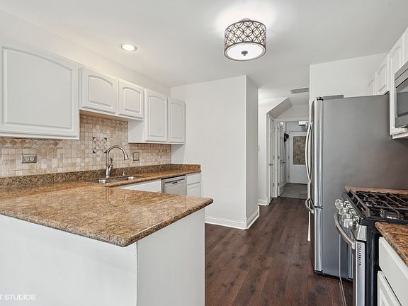 2nd image of 493 Canterbury Dr