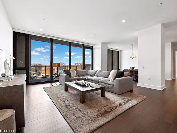4th image of 1550 N Clark St APT 502