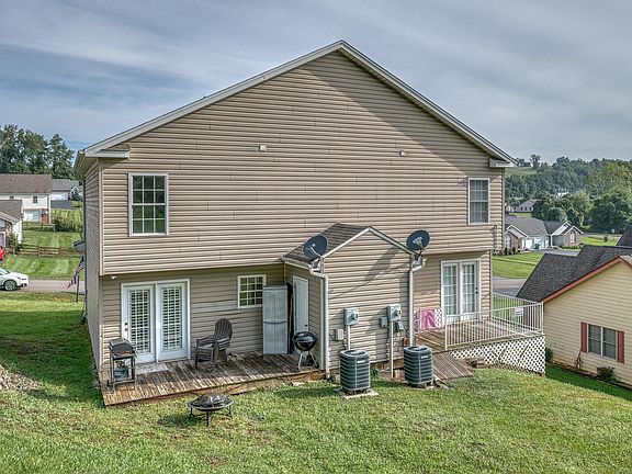 3rd image of 20830 Meadowbrook Dr