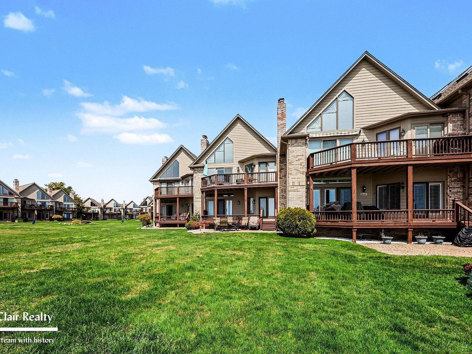 50703 Harbour View Dr N, New Baltimore, MI 48047