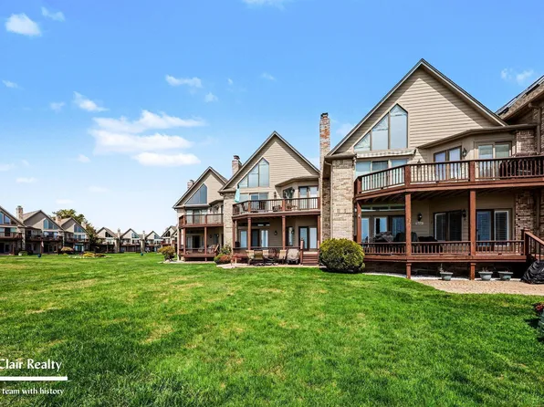 50703 Harbour View Dr N, New Baltimore, MI 48047