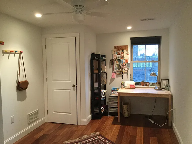 2418A Catharine St — Photo 5