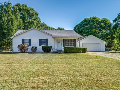 2033 Wolfe Rd, White Bluff, TN, 37187