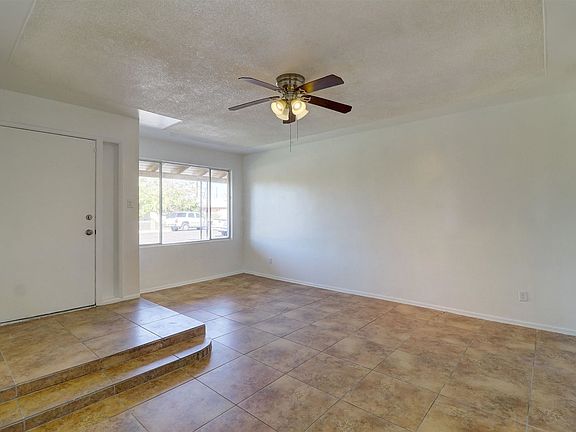 4th image of 503 N Hunt Dr