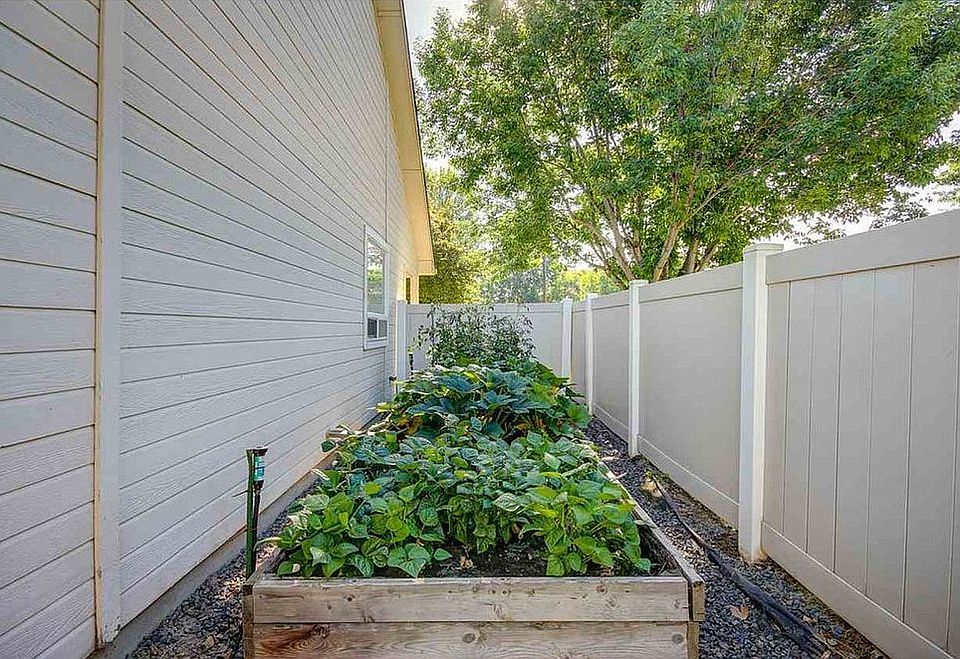 2nd image of 3613 N Elsinore Way