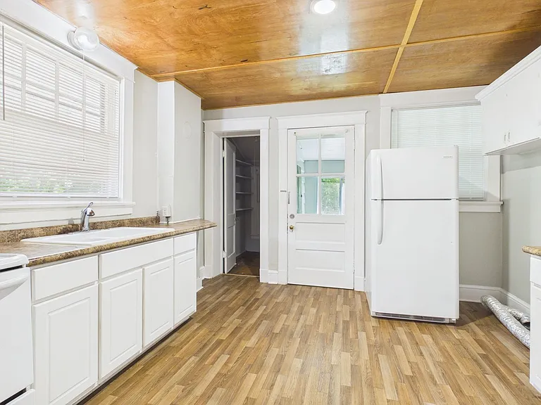 512 Maple St — Photo 16