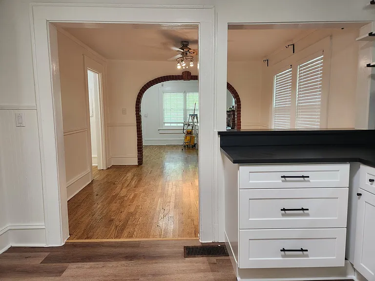 1505 Eastland Rd — Photo 13