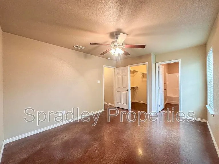 642 Laila Ln — Photo 12