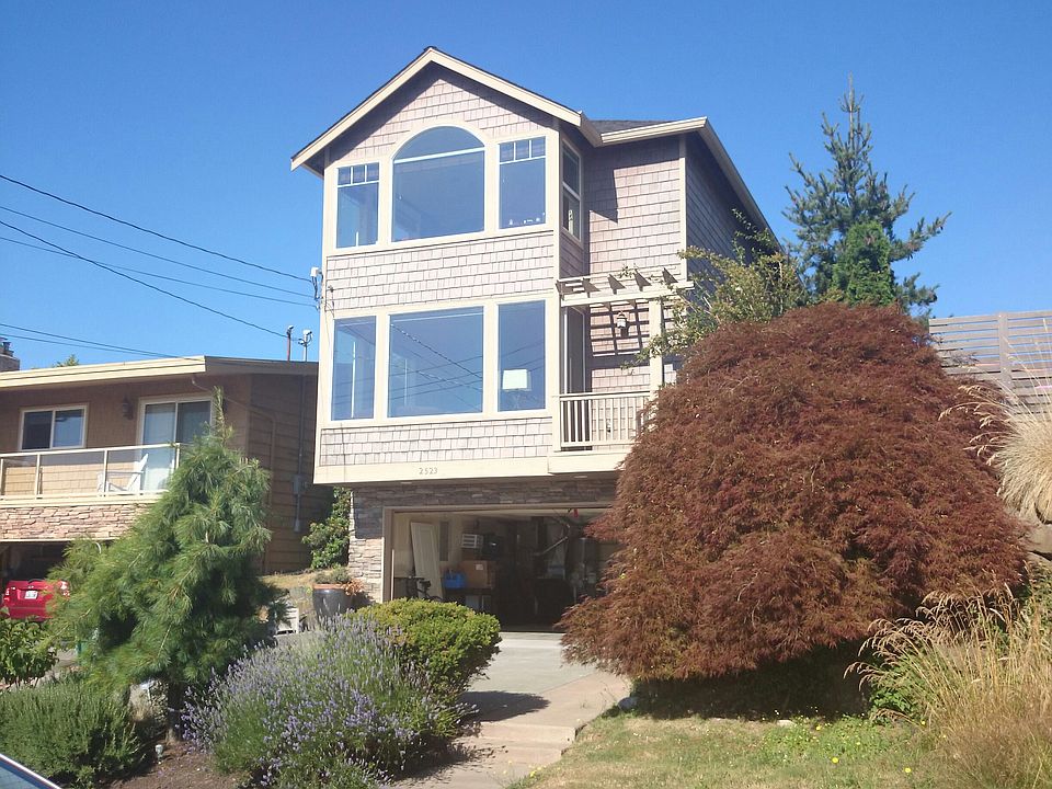 2nd image of 2523 25th Ave W