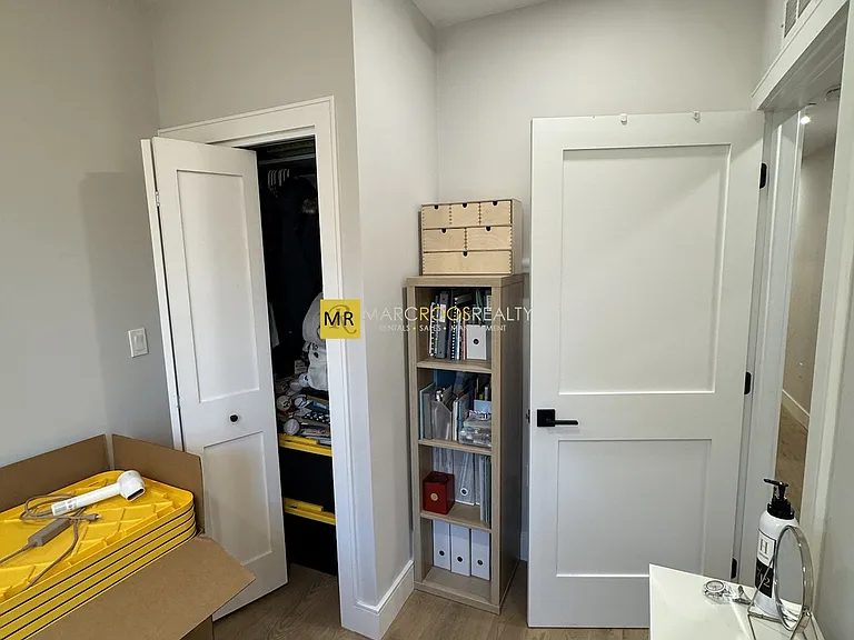 195 Maverick St #2 — Photo 6