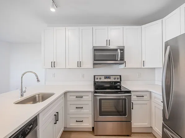 984res, 984 N High St APT 302, Columbus, OH 43201