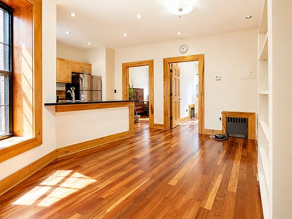 2nd image of 140A Lexington Ave APT 2