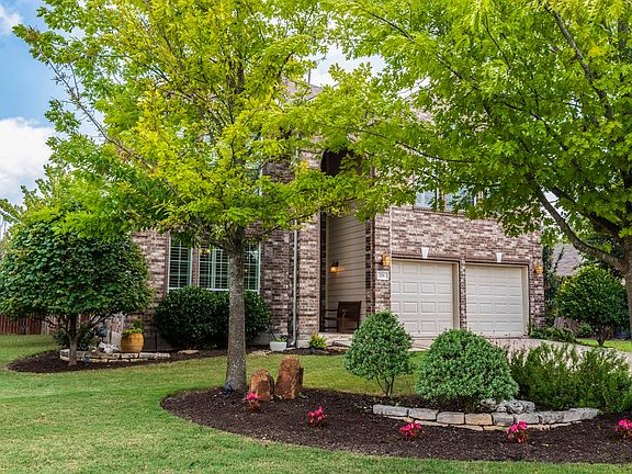 3rd image of 376 Sweet Gum Dr