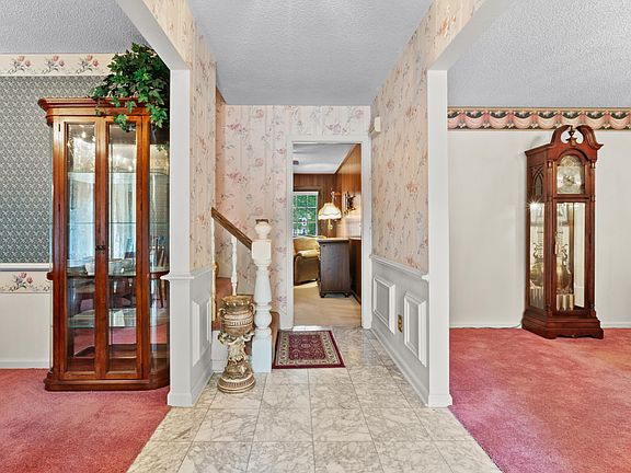 4th image of 5924 Commonwealth Cir