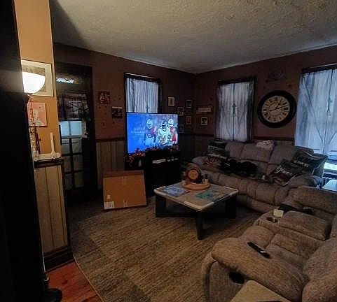 3rd image of 109 S Pleasant St