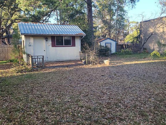 4th image of 2914 Greenwood Ln