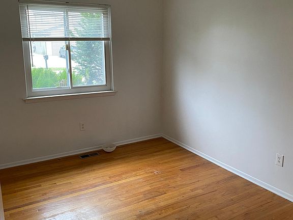 5th image of 27349 Fairfax St
