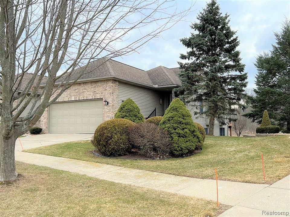 1st image of 239 Creekwood Cir