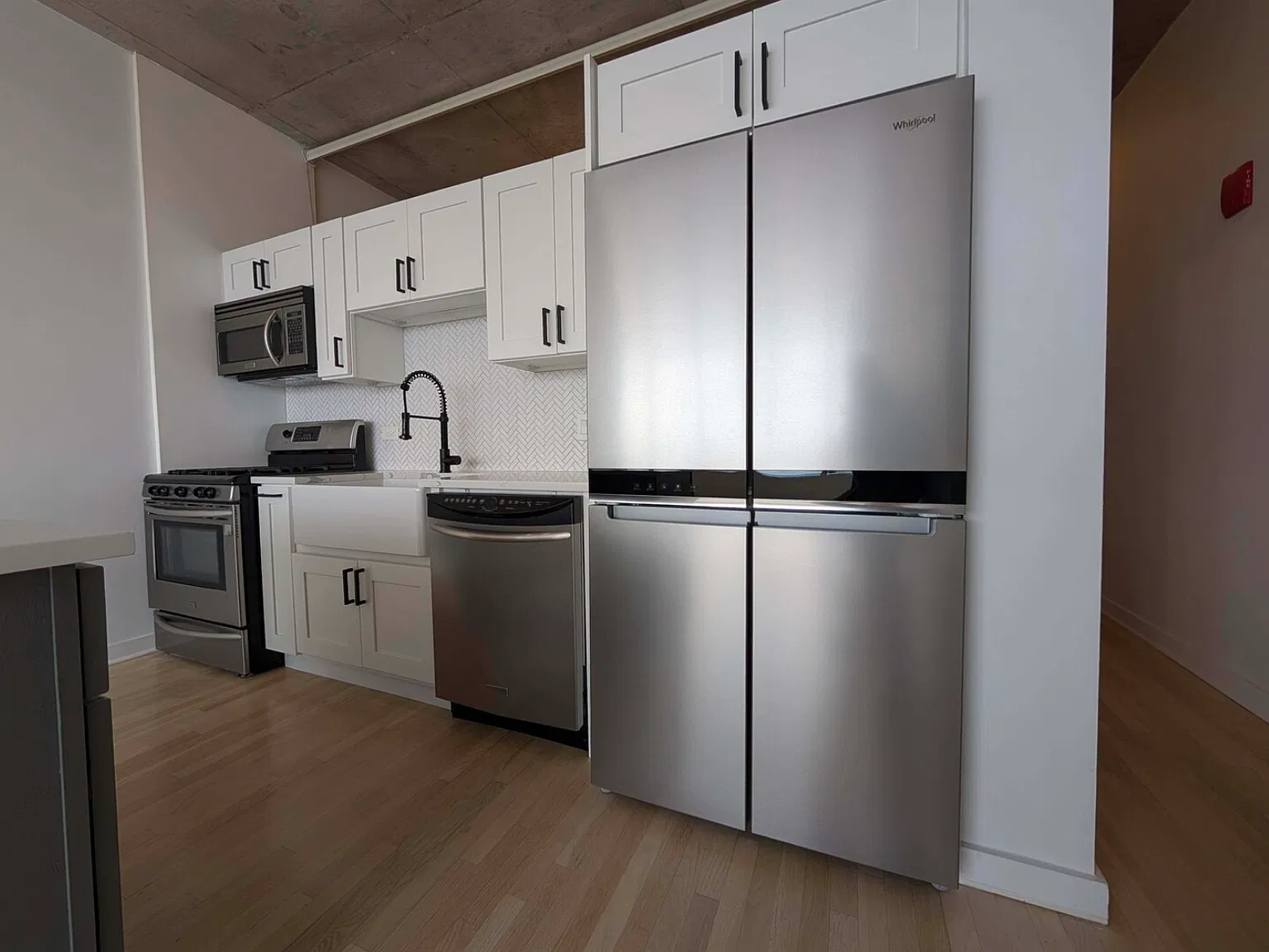 2 bed, 900 sqft, $2,900 — Photo 1