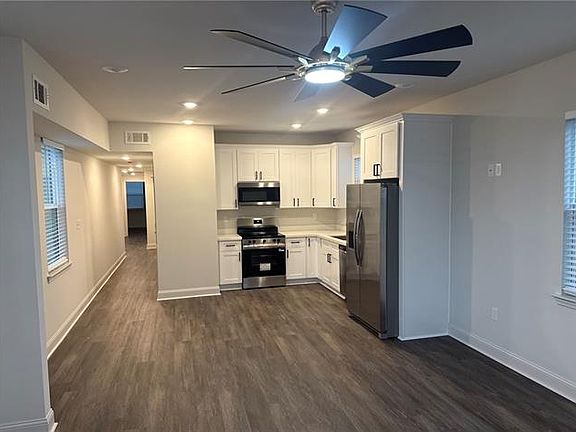 3rd image of 8815 Palm St