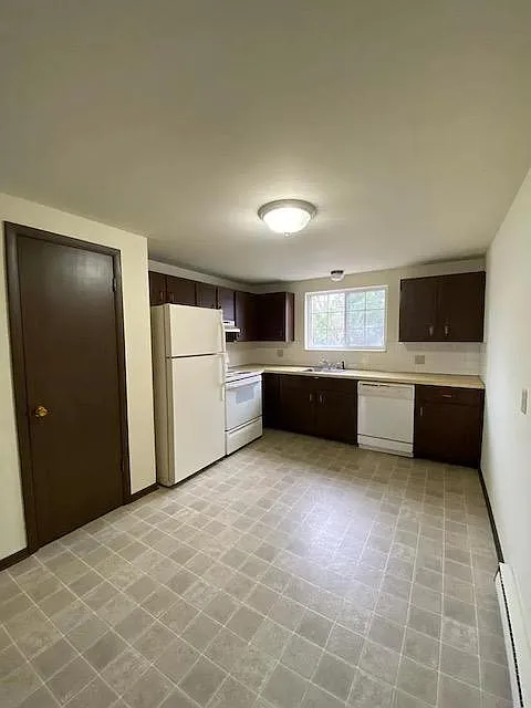 1370 Sheridan Dr — Photo 3