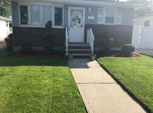 352 Penn Ave, Staten Island, NY 10306