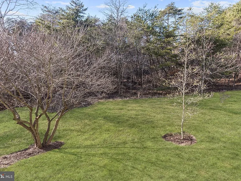 7576 Maidenhead Dr — Photo 29