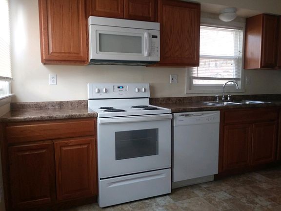 4th image of 2890 Lesmer Ct