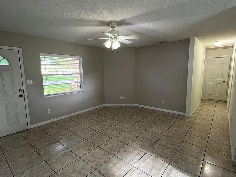 4906 Kempston Dr — Photo 13