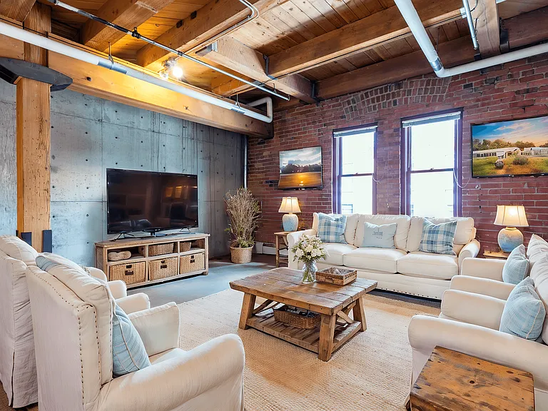 Mercantile Housing — Photo 12