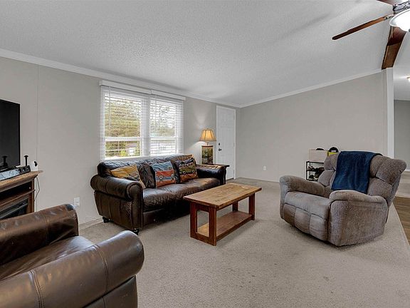 4th image of 209 Boiling Springs Ln