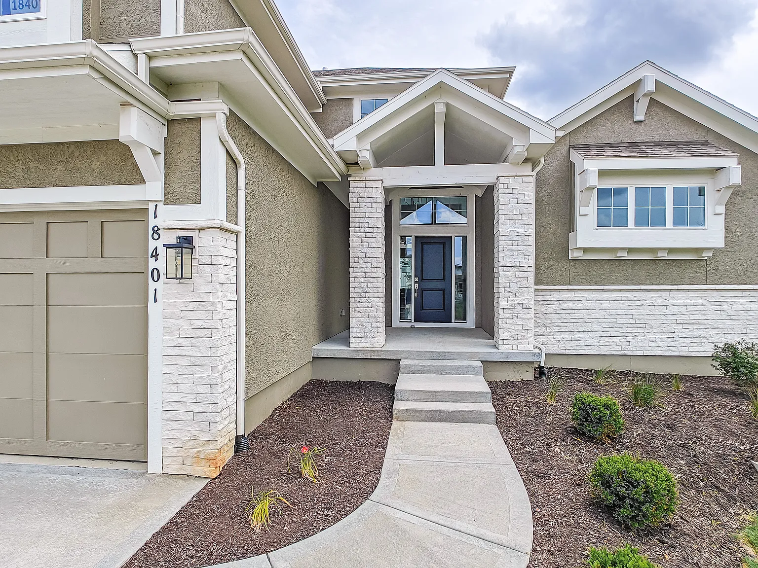 4 bed, 3.5 bath, 3037 sqft, $5,000 — Photo 2