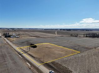 898 Henik Rd, Mount Vernon, IA 52314