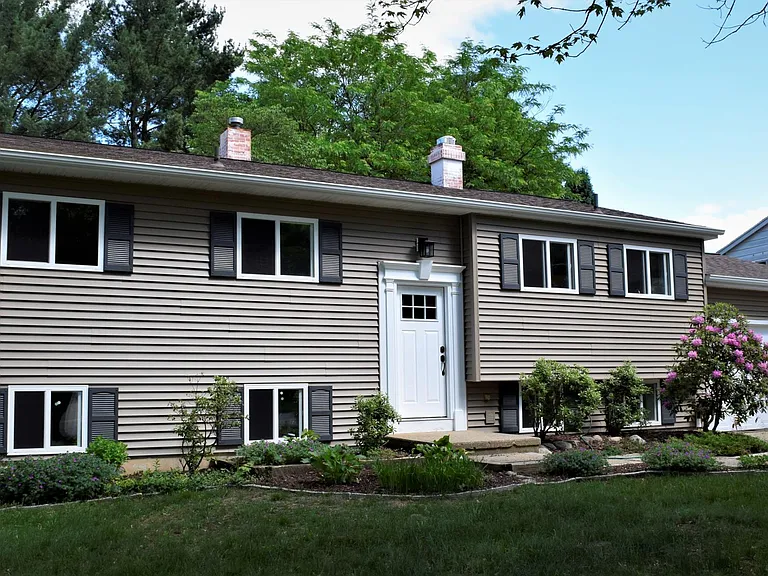 7631 Walcott St — Photo 1